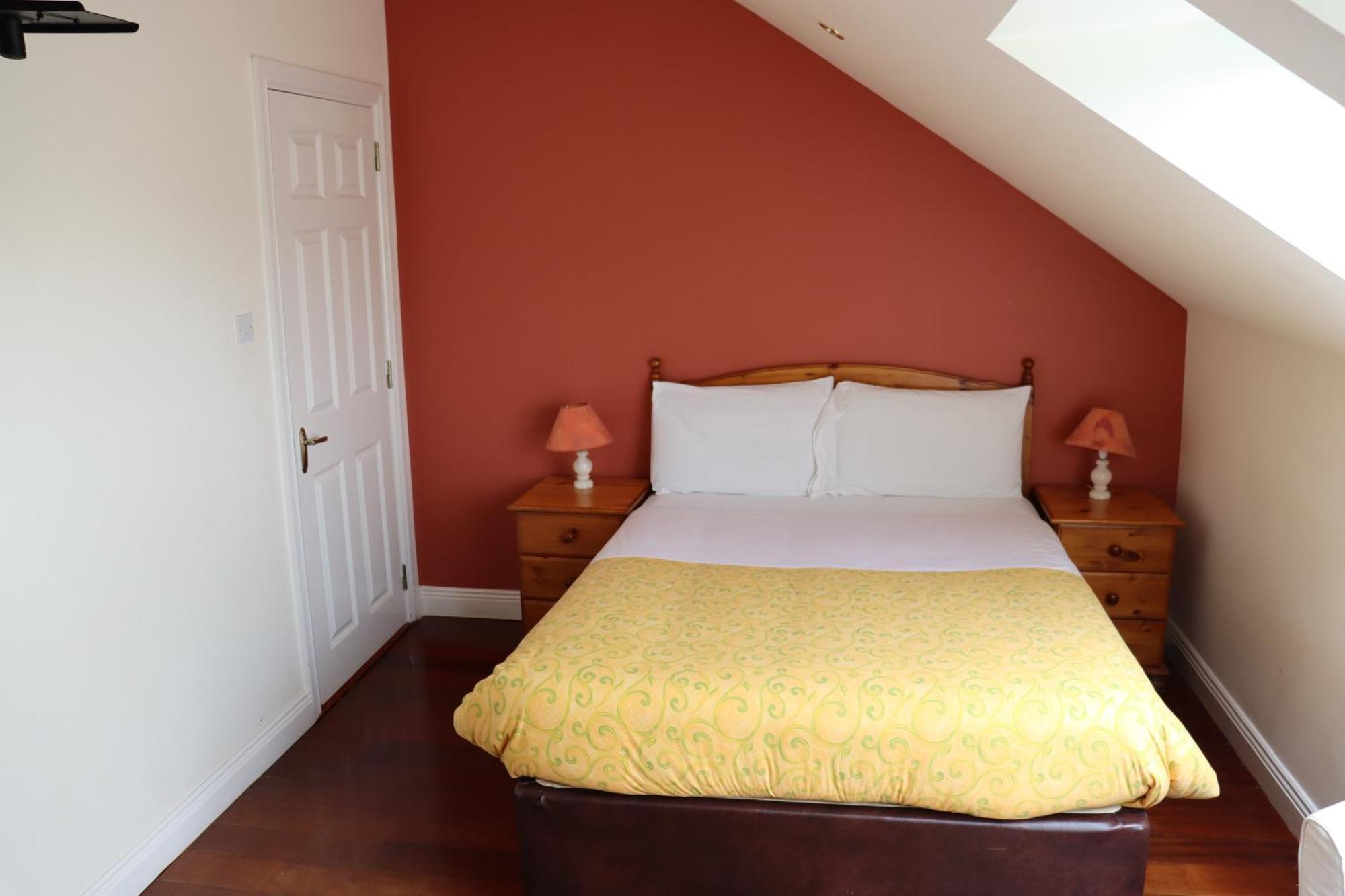 The Old Pier Guest Accommodation, Bed Only, No Breakfast Ballydavid ภายนอก รูปภาพ