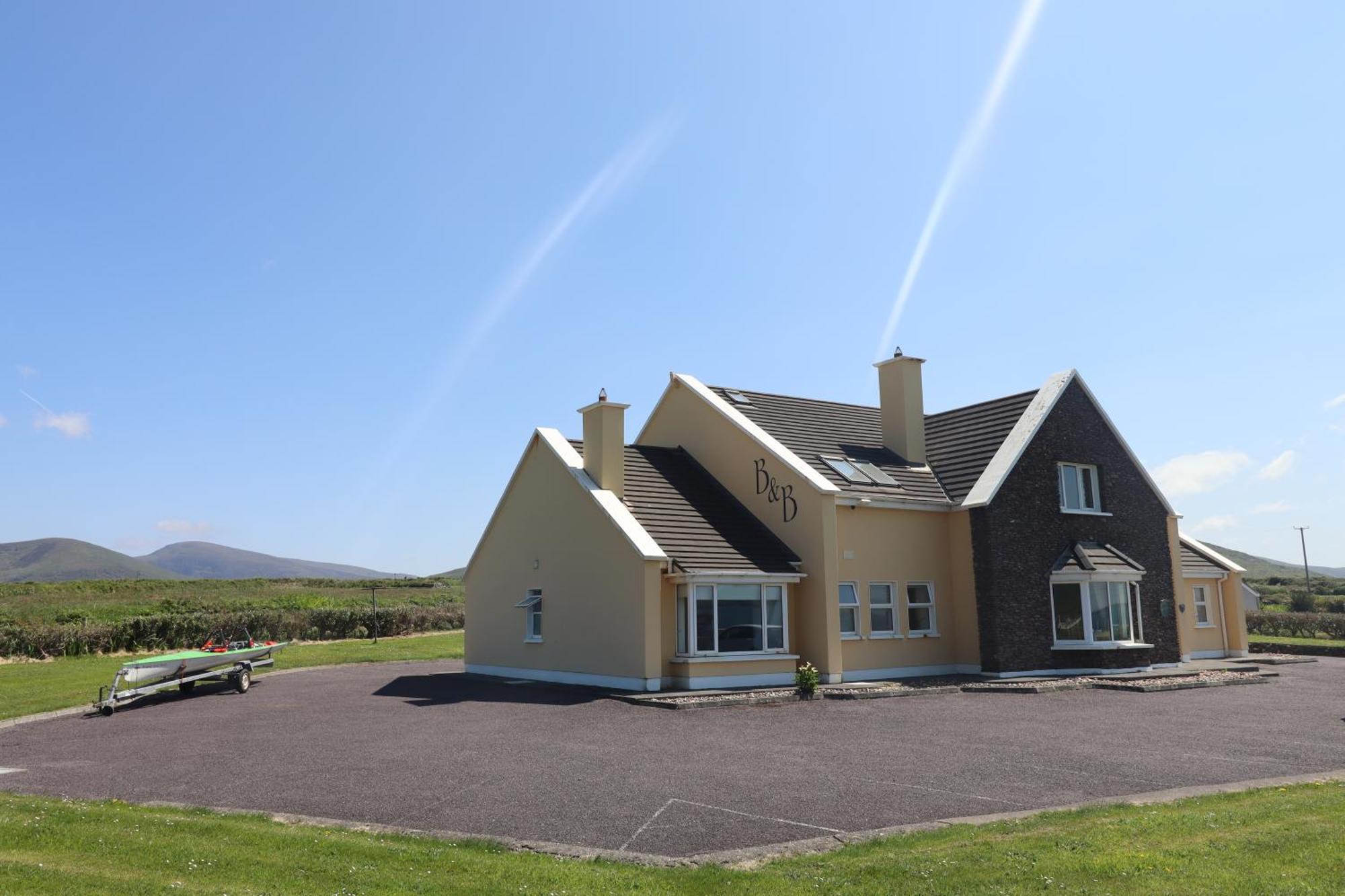 The Old Pier Guest Accommodation, Bed Only, No Breakfast Ballydavid ภายนอก รูปภาพ
